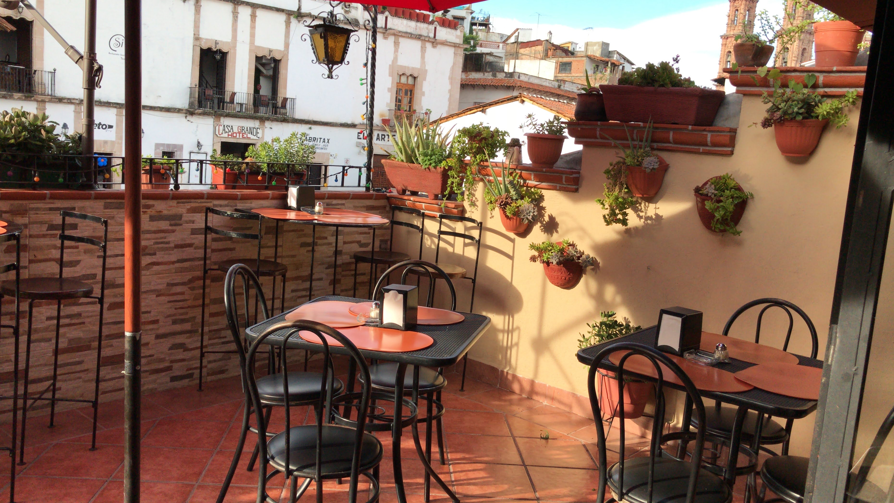 Interior del restaurante La Hamburguesa Taxco